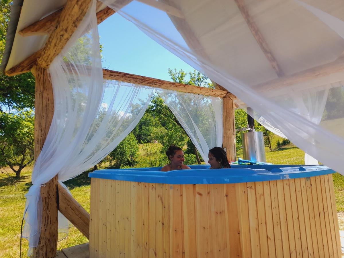 Vila Casa De La Ferma Mariuca Berbesti Exteriér fotografie