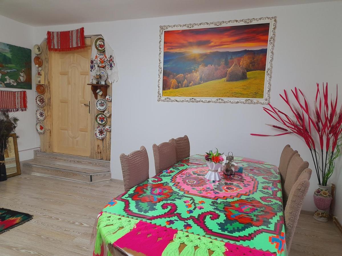 Vila Casa De La Ferma Mariuca Berbesti Exteriér fotografie